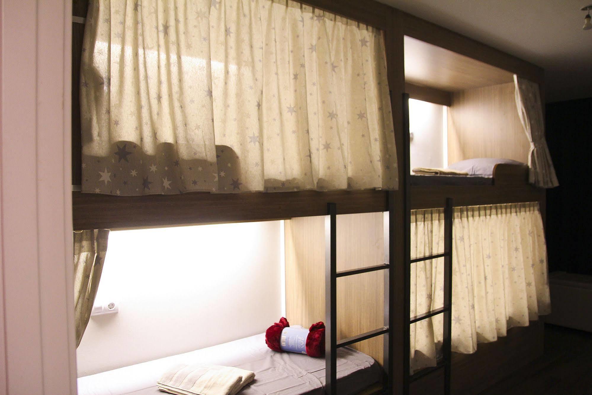 Barcelona & You Hostel Sagrada Familia Extérieur photo